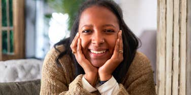 The Art Of Emotional Validation: Simple Habits Of People Who Make Others Feel Seen Emotionally validating woman who makes people feel seen.