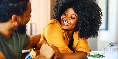If You Want To Find Your Soulmates, Psychology Says To Look For This Quality First Soulmate couple, in a intimate conversation.