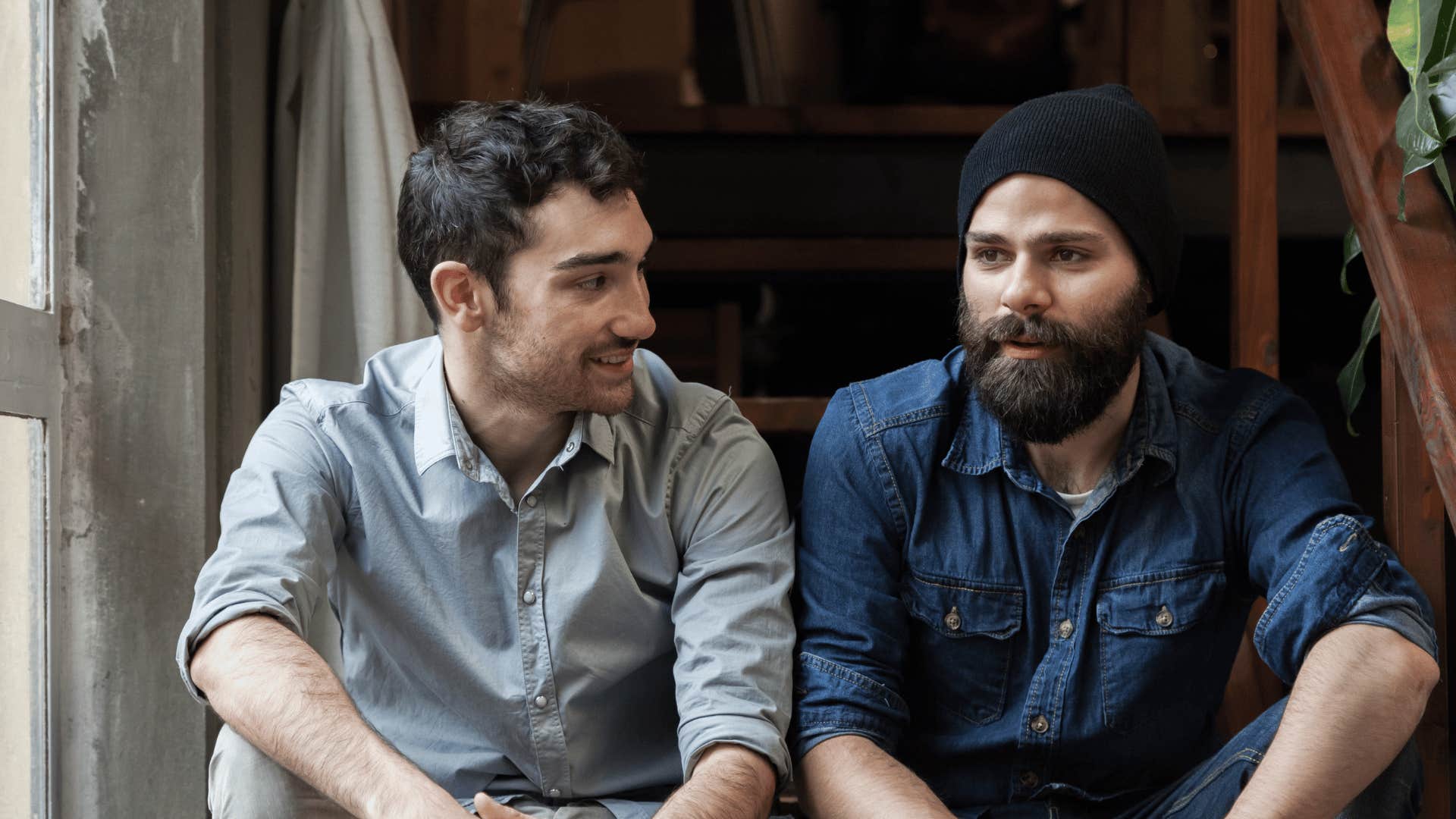 man ruining a good first impression by oversharing with colleague