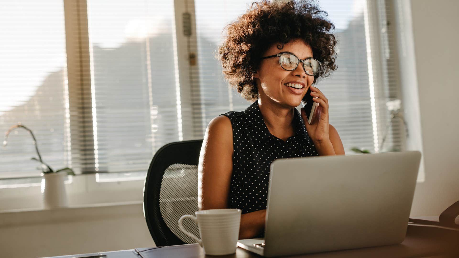 people who never post their personal life online usually share these sneaky habits they think about the future