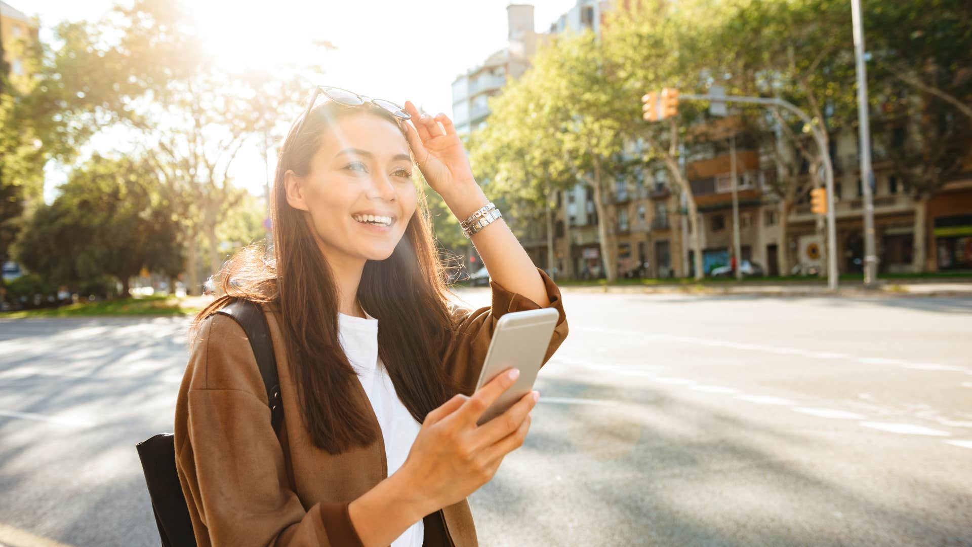 people who never post their personal life online usually share these sneaky habits what they share is strategic 
