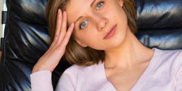Subtle Habits That Quietly Reveal How Someone Really Thinks Subtle Habits That Quietly Reveal How Someone Really Thinks