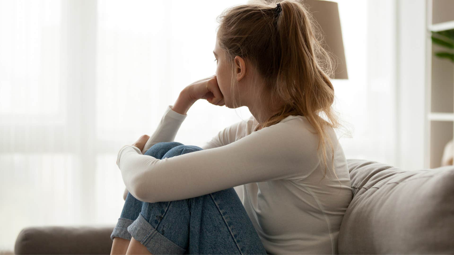 woman whose heart starts racing so to regain control she observes the present