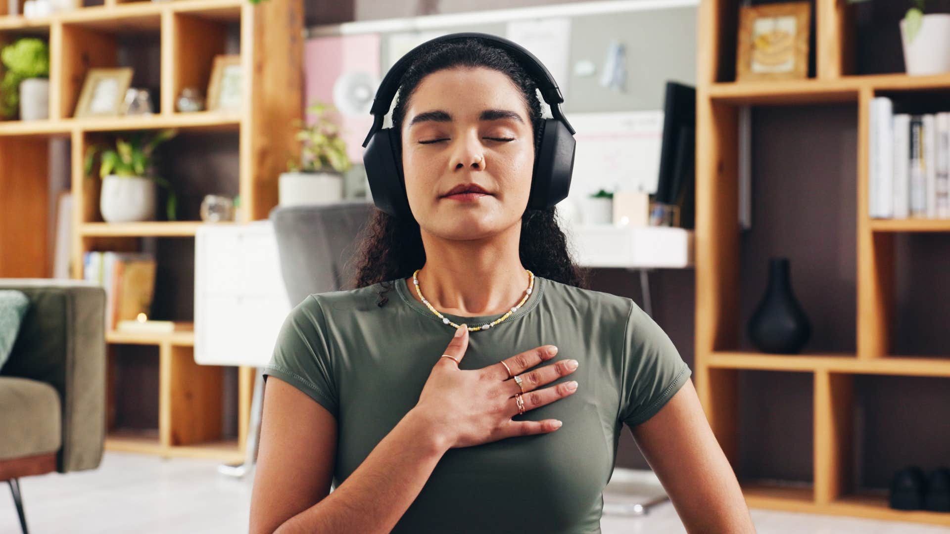 woman whose heart starts racing so she takes control of her breathing